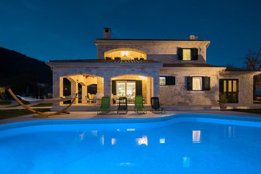 Villa Stonegate Estate - Bonus, Dvije Vile Jedna Cijena! Опатия Екстериор снимка